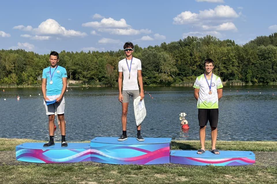 Náročnú maratónsku trať s prenáškami zvládli naši kadeti, juniori a seniori na výbornú